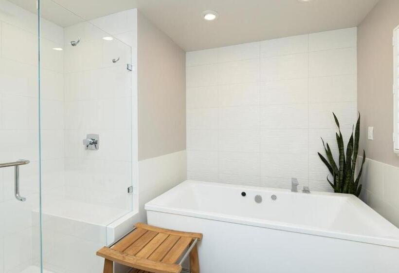 חדר דחוקס עם מיטת קינג, Marina Beach Motel