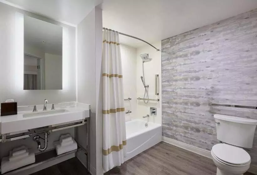 身障者適用キングサイズベッドルーム, Meadowview Marriott Conference Resort And Convention Center