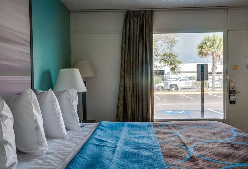 Номер Deluxe, Super 8 By Wyndham St. Petersburg