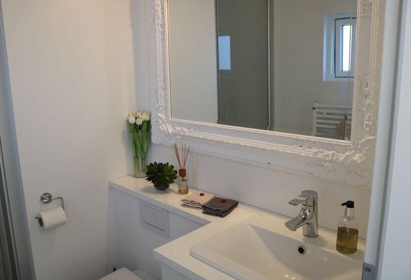 خانه 1 خوابه, Laxhús Laxamýri