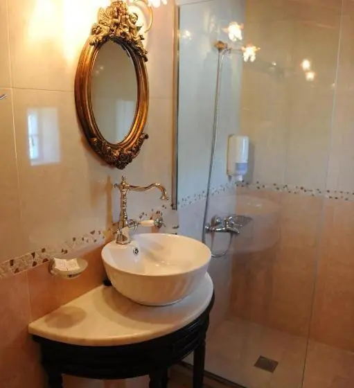 スイート, Agnadi Suites