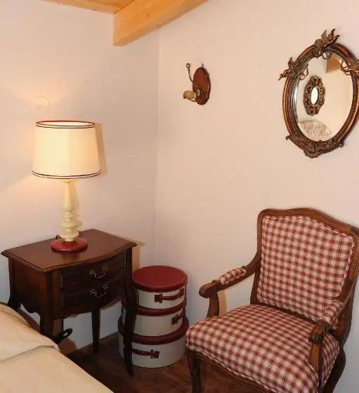 スイート, Agnadi Suites