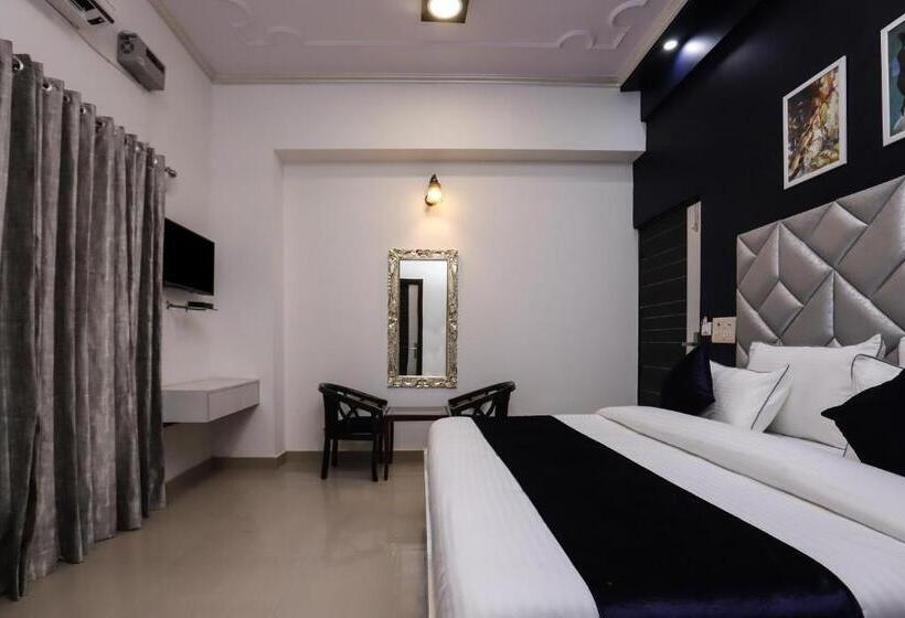 Quarto Estandar, Vizima Palace Near Wave City Center Metro Station