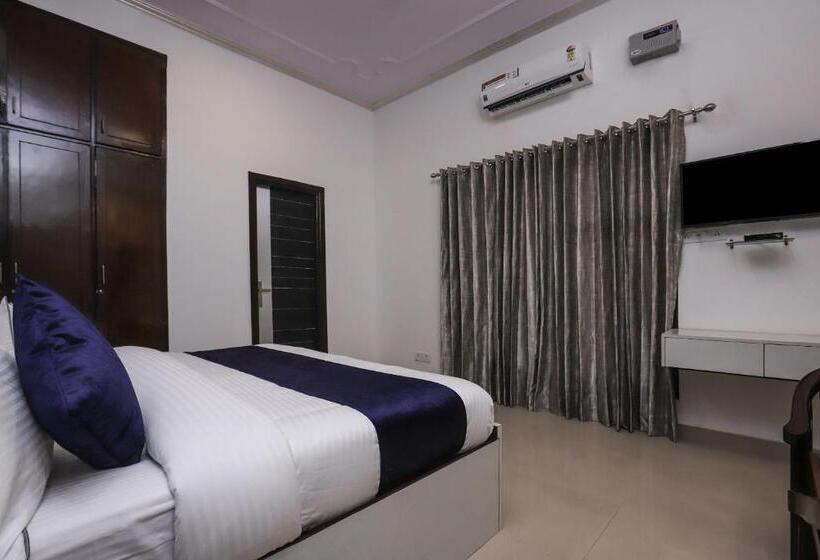 Suíte, Vizima Palace Near Wave City Center Metro Station