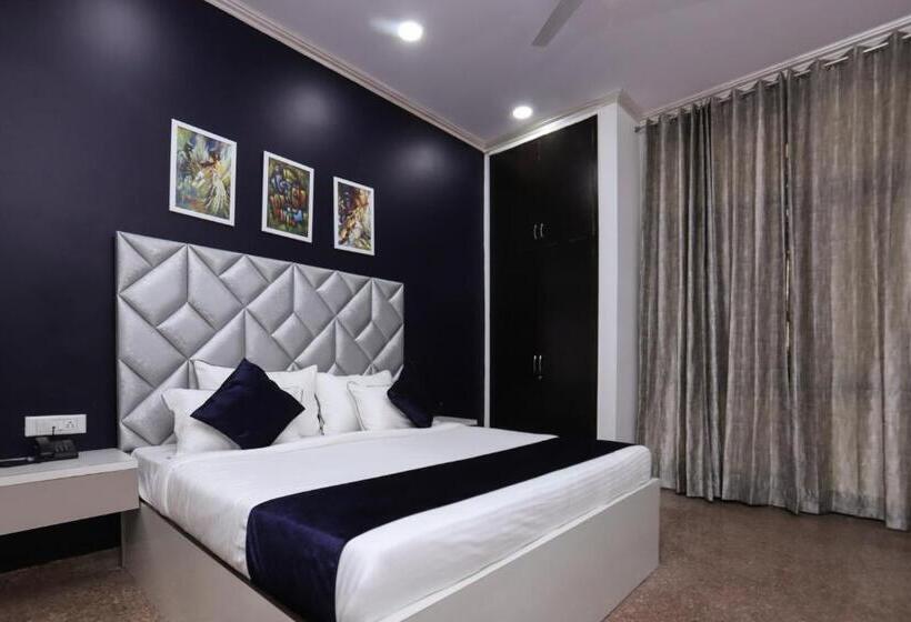 Suite com Varanda, Vizima Palace Near Wave City Center Metro Station