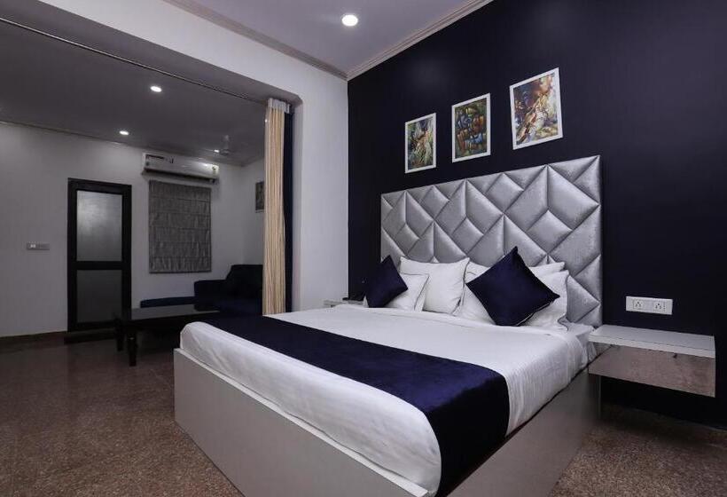 Suite com Varanda, Vizima Palace Near Wave City Center Metro Station