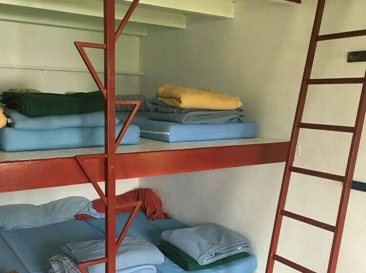 ルームシェアのワンベッド, Refuge Des étangs De Bassiès   Hostel