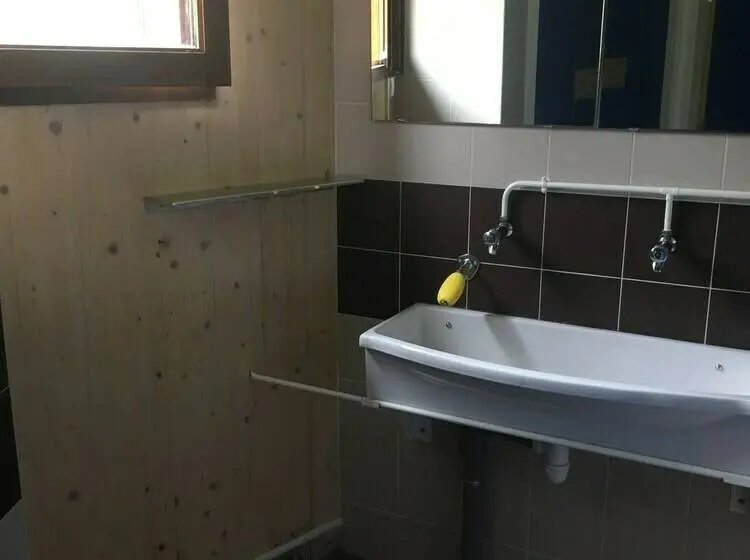 ルームシェアのワンベッド, Refuge Des étangs De Bassiès   Hostel