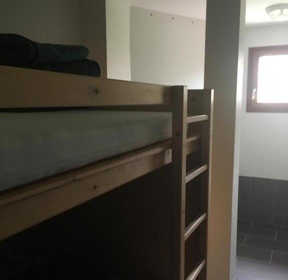 ルームシェアのワンベッド, Refuge Des étangs De Bassiès   Hostel