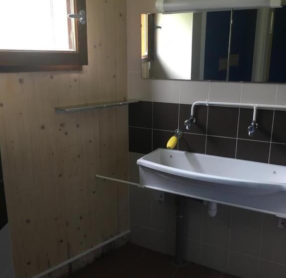 ルームシェアのワンベッド, Refuge Des étangs De Bassiès   Hostel