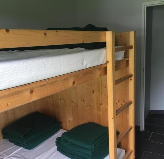 ルームシェアのワンベッド, Refuge Des étangs De Bassiès   Hostel