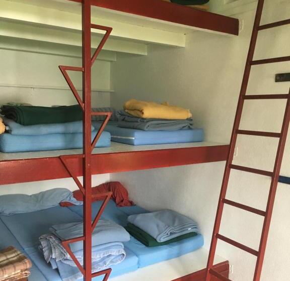 ルームシェアのワンベッド, Refuge Des étangs De Bassiès   Hostel