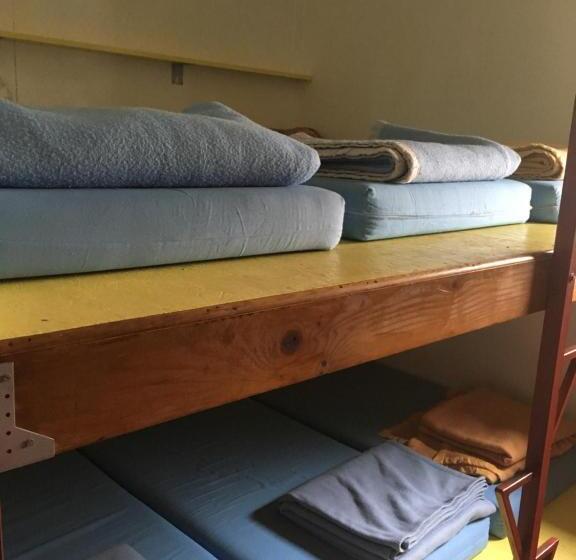 ルームシェアのワンベッド, Refuge Des étangs De Bassiès   Hostel