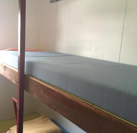 ルームシェアのワンベッド, Refuge Des étangs De Bassiès   Hostel