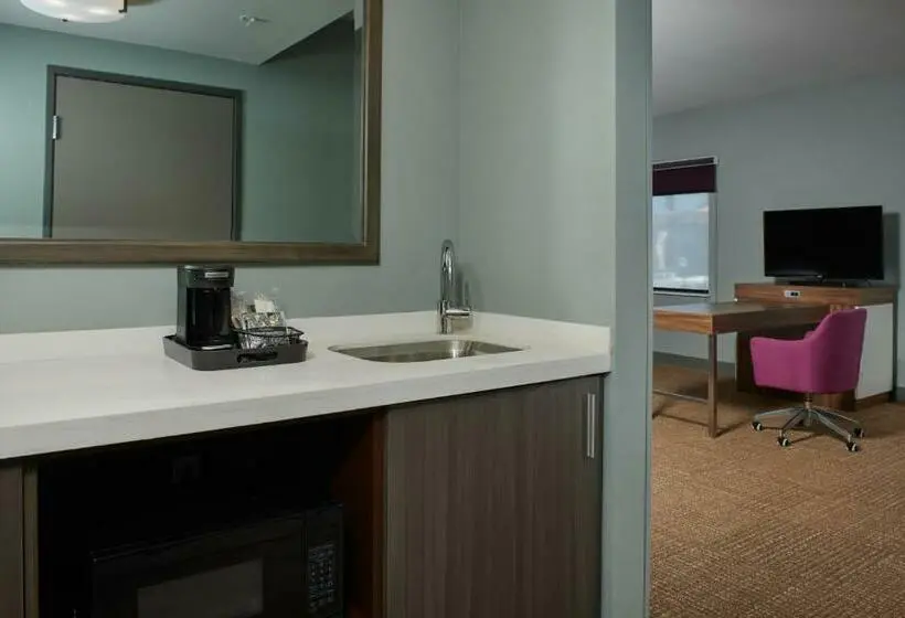 キングサイズベッドのスイートルーム, Hampton Inn Sherwood Portland