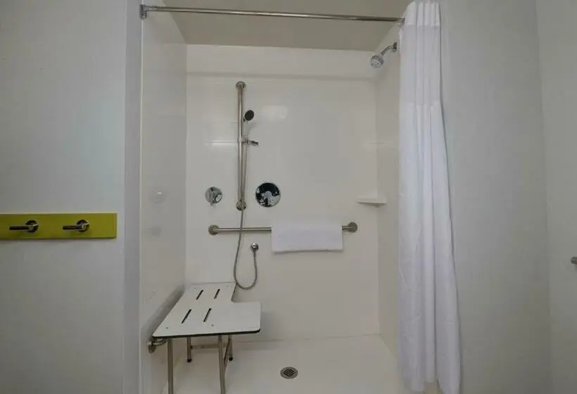 身障者適用キングサイズベッドルーム, Hampton Inn Sherwood Portland