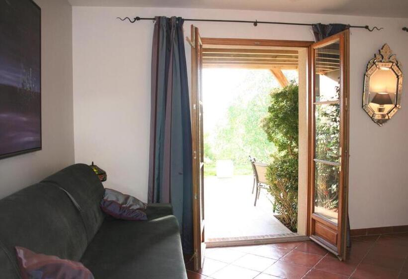 Люкс Вид на Сад, Beauchamps Maison D'hotes