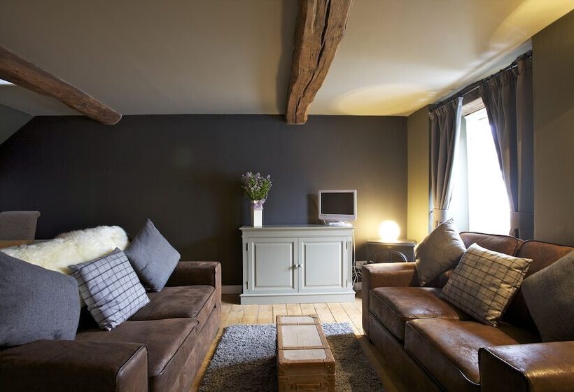 منزل 3 غرف نوم, The Kings Arms