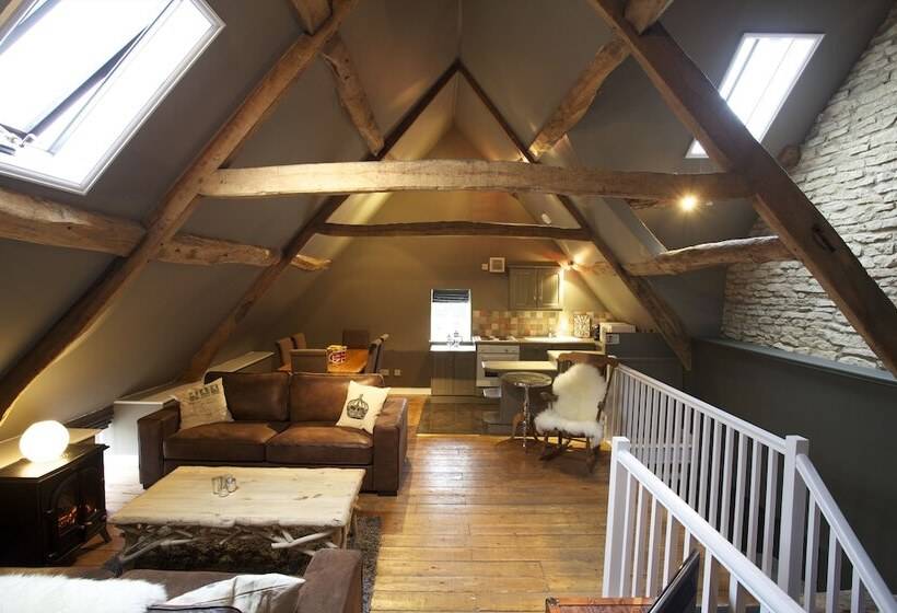 منزل 3 غرف نوم, The Kings Arms