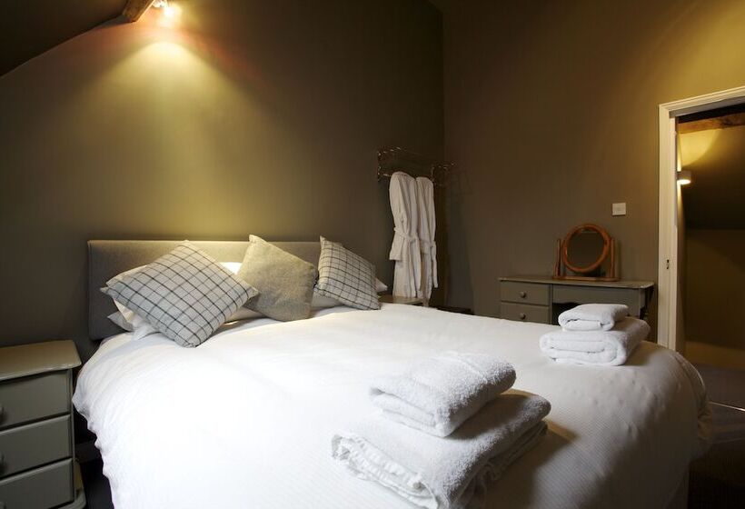 منزل 3 غرف نوم, The Kings Arms