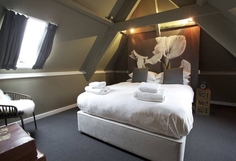 منزل 3 غرف نوم, The Kings Arms