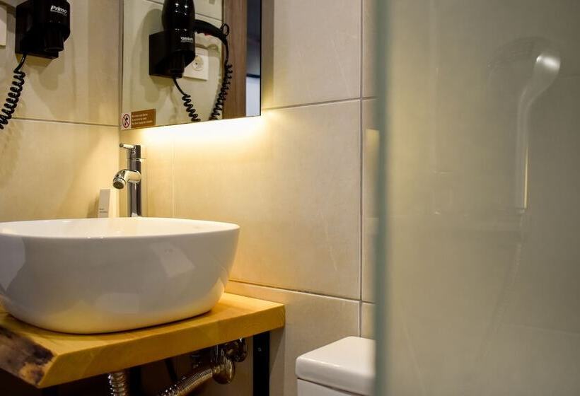 디럭스 룸 도시 전망, Entelia