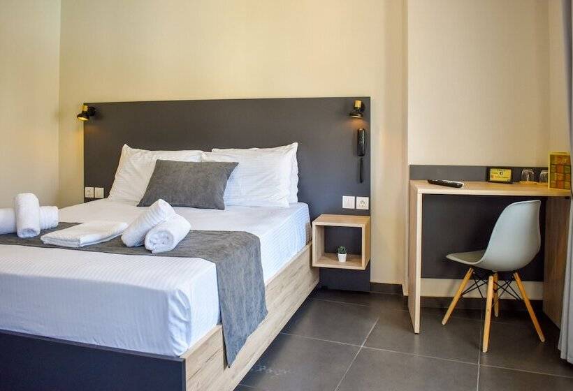 디럭스 트리플 룸, Entelia