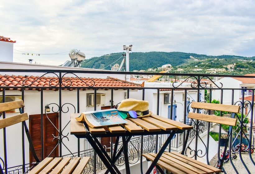 디럭스 트리플 룸, Entelia