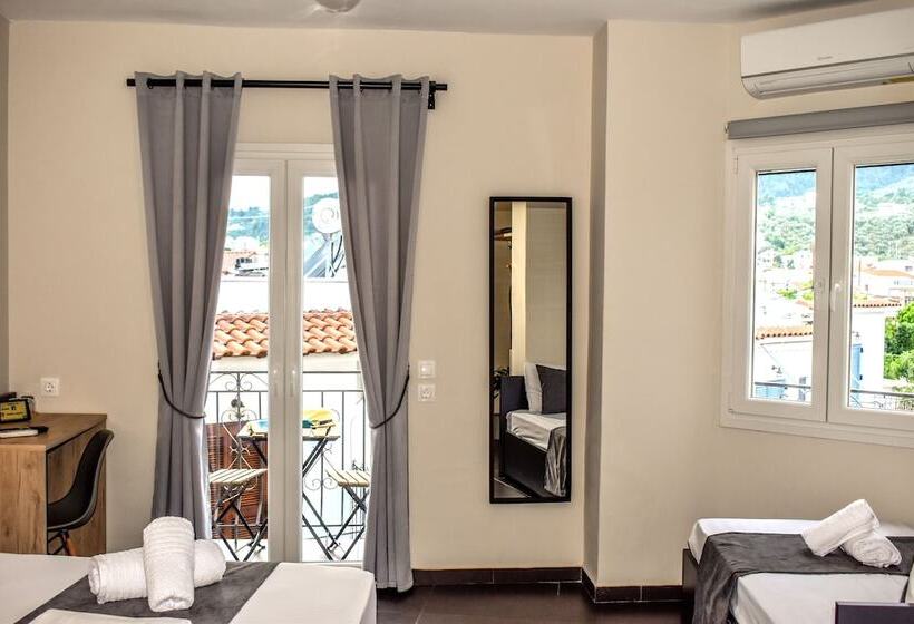 디럭스 트리플 룸, Entelia