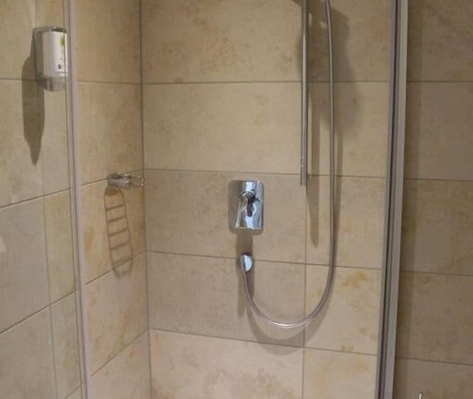 컴포트 룸, Haußler