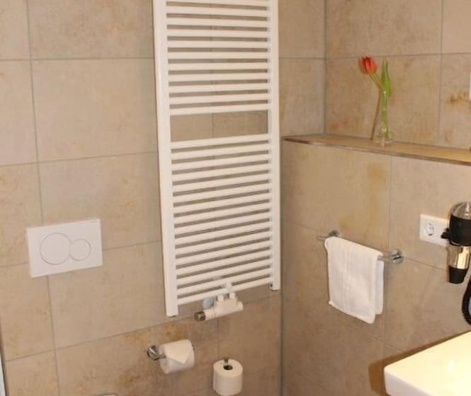 주니어 스위트 발코니, Haußler