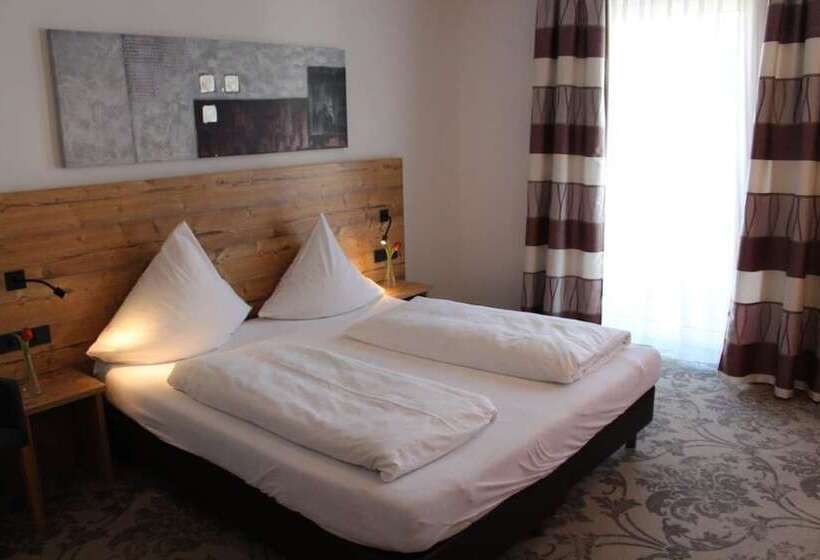 주니어 스위트 발코니, Haußler