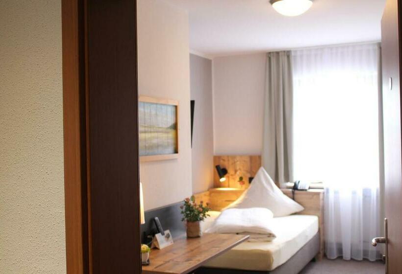 컴포트 싱글 룸, Haußler