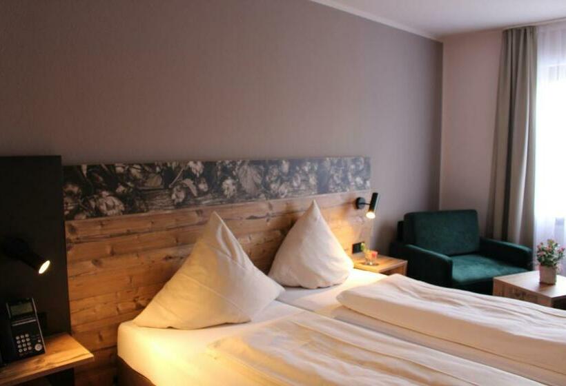 컴포트 룸, Haußler