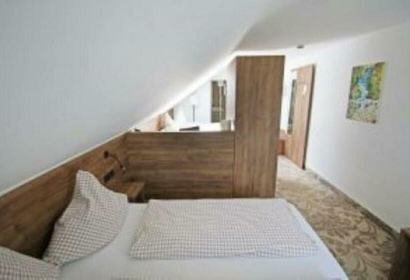 스탠다드 트리플 룸, Haußler