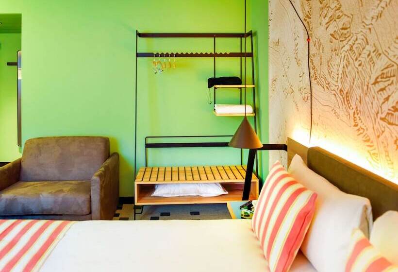 带阳台的高级房间, Nonanteneuf Appart Hôtel Sierre   Self Check In