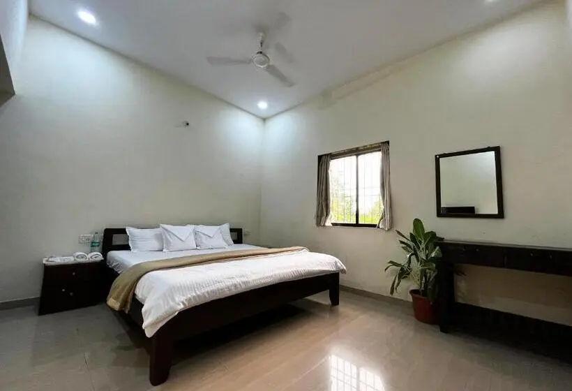 Standard-huone, Surve Natures Resort   Chiplun
