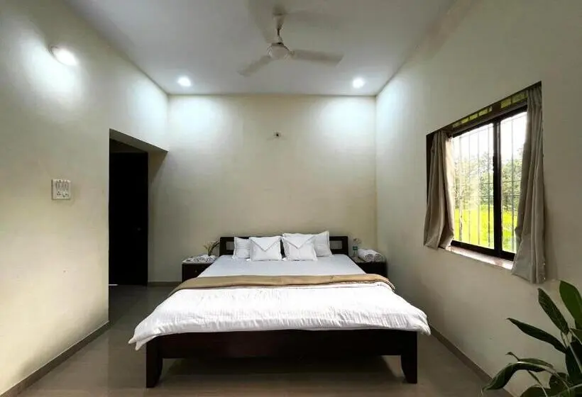 Standard-huone, Surve Natures Resort   Chiplun