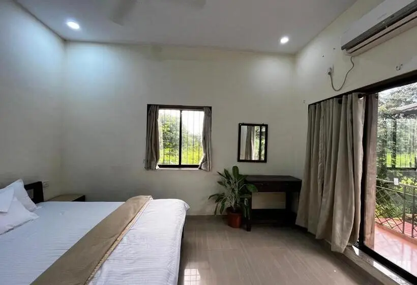 Standard-huone, Surve Natures Resort   Chiplun