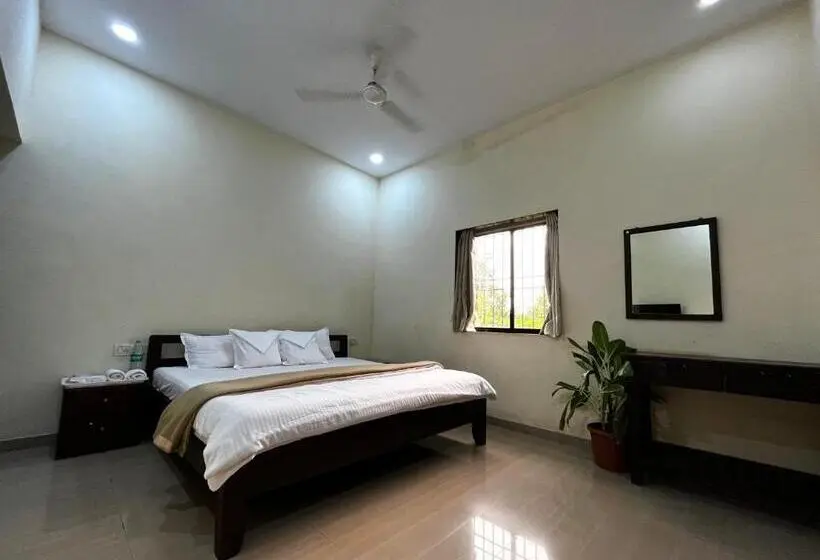 Standard-huone, Surve Natures Resort   Chiplun