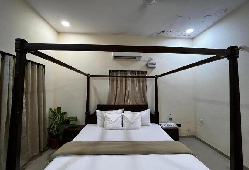 Номер Deluxe, Surve Natures Resort Chiplun