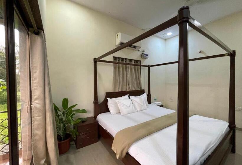 Номер Deluxe, Surve Natures Resort Chiplun