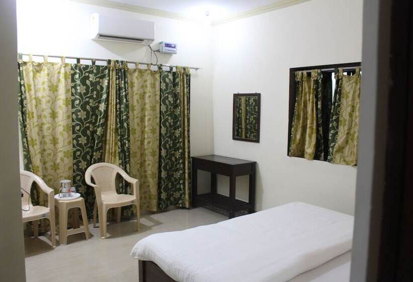 Номер Deluxe, Surve Natures Resort   Chiplun