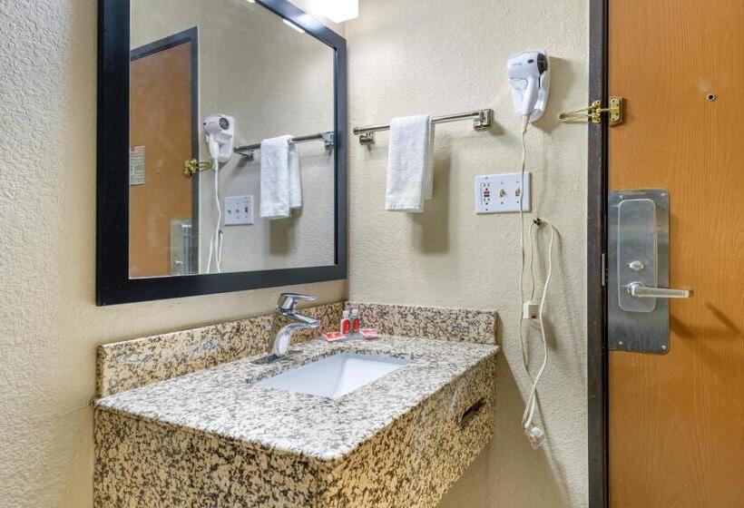 带2个双人床的标准工作室, Econo Lodge