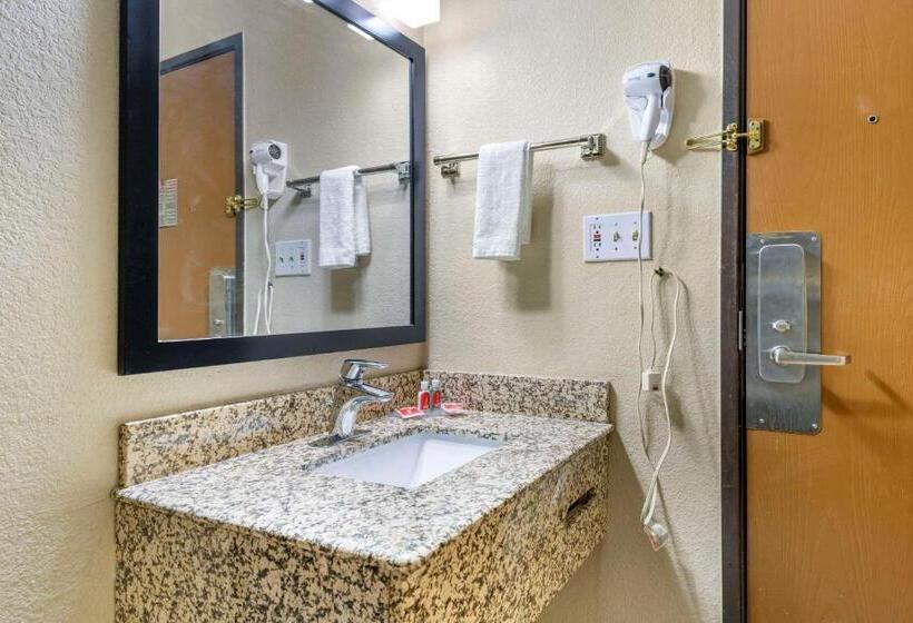 带2个双人床的标准工作室, Econo Lodge