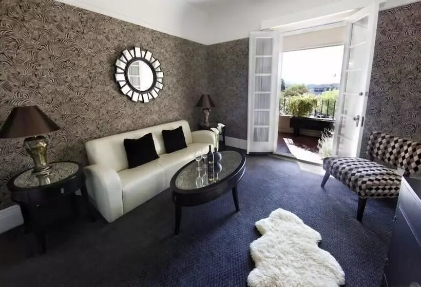 سوئیت با بالکن, Mount View Hotel & Spa