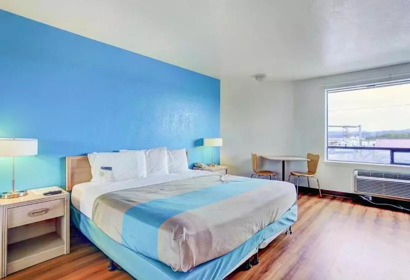 اتاق استاندارد با تخت بزرگ, Motel 6 Coos Bay, Or