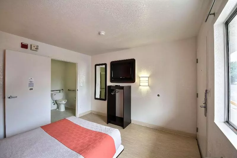 身障者適用スタンダードルーム, Motel 6 San Marcos, Tx