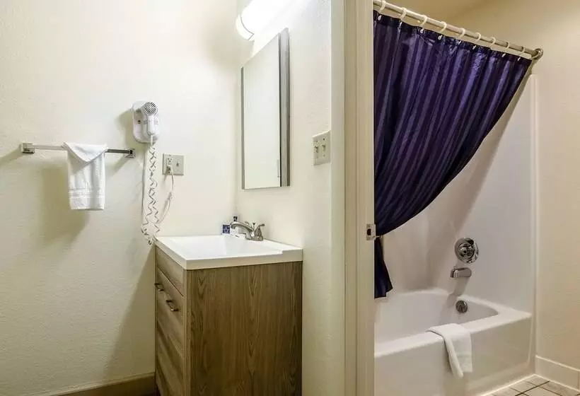 سوییت اجرایی, Americas Best Value Inn & Suites Ft. Collins E At I25
