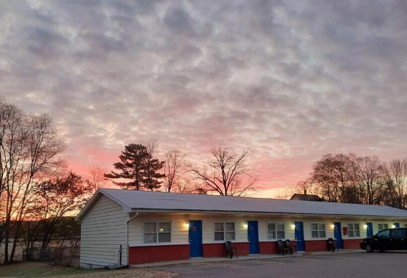 غرفة قياسية مزوَّدة بشُرفة, Motel Reedsburg